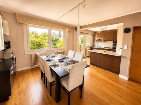 Kitchen or kitchenette, Living room, Dining area