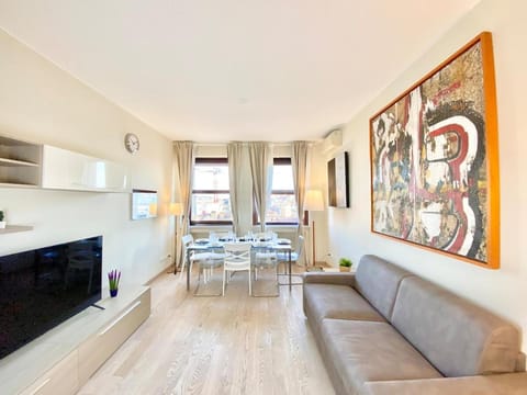 1 min Castle - 7 min Cathedral on Walk Prestige Apartment Apartment in Milan