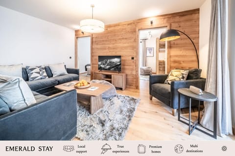 TV and multimedia, Living room, Seating area, Evening entertainment
