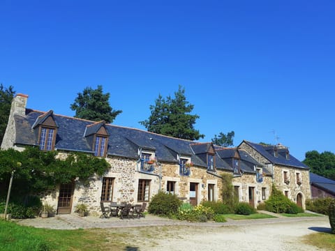 La Julerie, 4 Gîtes en Campagne avec Piscine House in Brittany