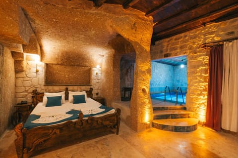 Bed, Bedroom, Swimming pool