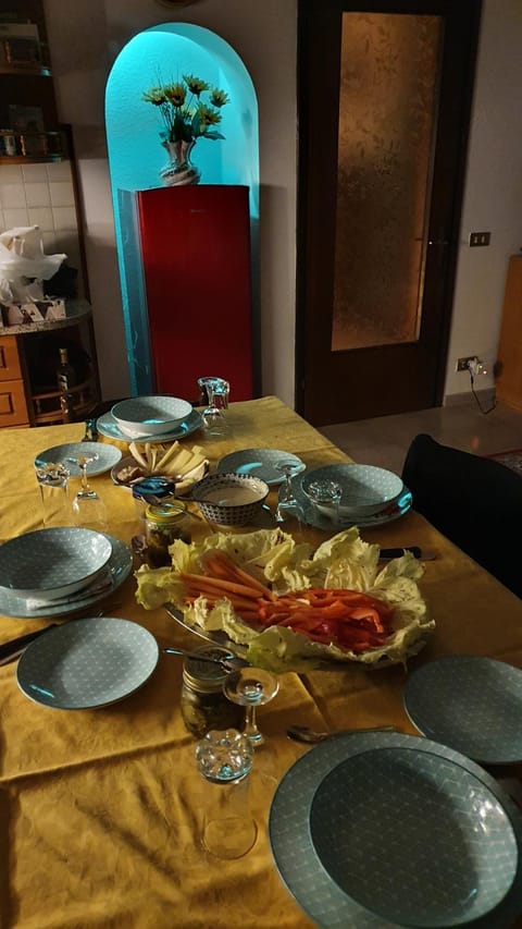 Dining area, kitchen