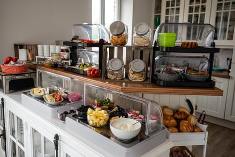 Food and drinks, Breakfast, Continental breakfast, Buffet breakfast