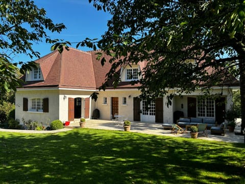 Property building, Garden, Balcony/Terrace