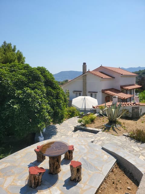 Property building, Day, Natural landscape, Garden view, Mountain view, Sea view