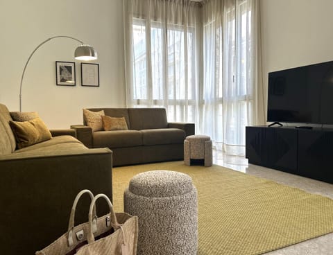 Communal lounge/ TV room, TV and multimedia, Living room