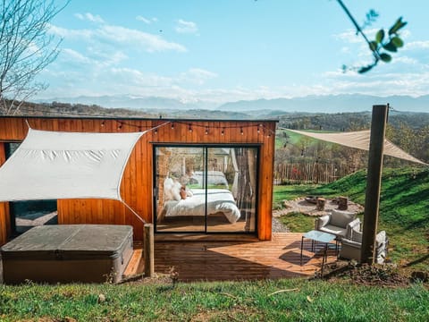 Property building, Patio, Mountain view