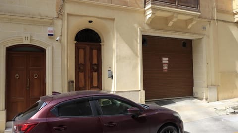 Property building, Facade/entrance