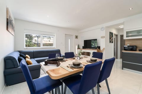 Dolores Apartment with Terrace & Jacuzzi Apartment in Dubrovnik