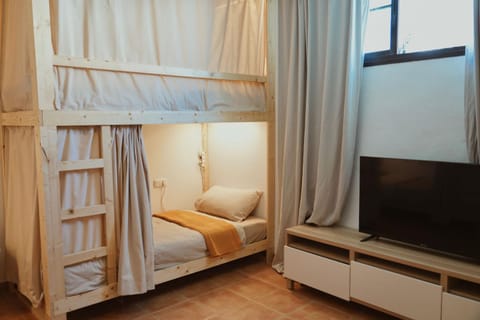 Bedroom, bunk bed