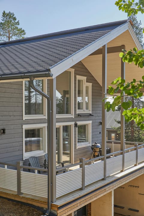 Property building, Day, View (from property/room), Balcony/Terrace