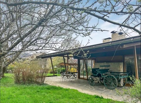 La maison du bonheur à Talloires Chalet in Menthon-Saint-Bernard
