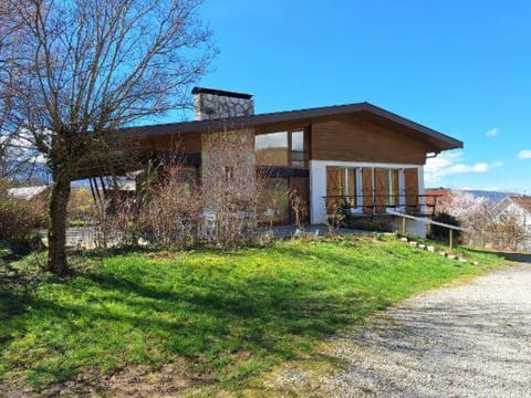 La maison du bonheur à Talloires Chalet in Menthon-Saint-Bernard