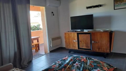 TV and multimedia, Living room, air conditioner