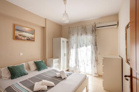 Bed, Photo of the whole room, Bedroom, wardrobe, air conditioner
