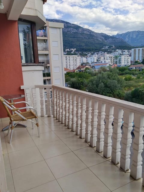 Patio, Natural landscape, View (from property/room), Balcony/Terrace, City view, Mountain view