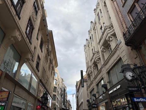 Day, Neighbourhood, City view, Street view, Location