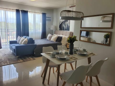 Coffee/tea facilities, Living room, Dining area