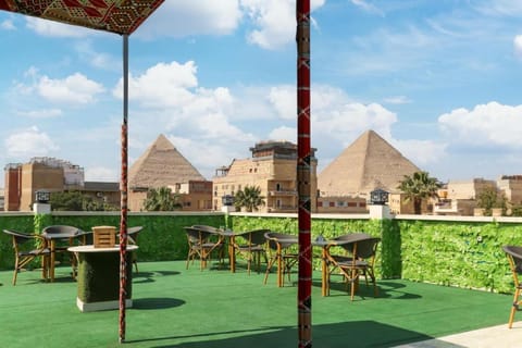 Restaurant/places to eat, Balcony/Terrace