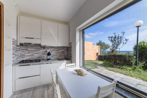 Patio, Garden, View (from property/room), Kitchen or kitchenette, Dining area, Sea view