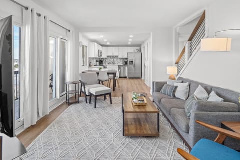 Pinnacle Port Penthouse 15 House in Sunnyside