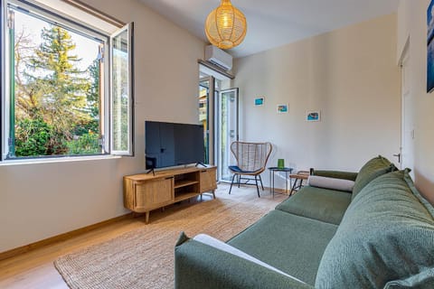 Living room, air conditioner