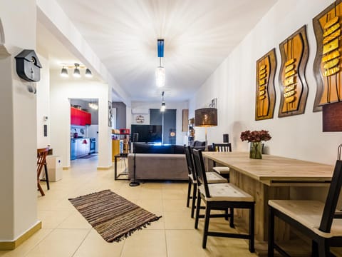 TV and multimedia, Living room, Seating area, Dining area, Evening entertainment