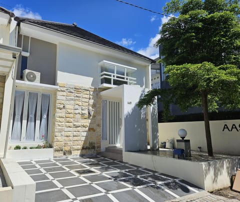 Property building, Neighbourhood, Balcony/Terrace