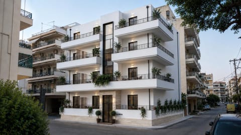 Property building, Day, Neighbourhood, Balcony/Terrace, Decorative detail, On site, Guests, City view, Street view, Location, older children, group of guests, Family, internet