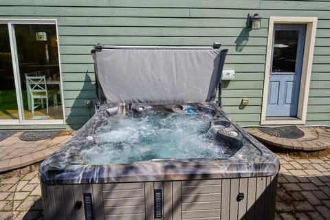 Villa with Hot Tub, Firepit and Game room House in McMinnville