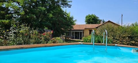 Property building, Garden, Swimming pool