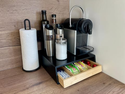 Coffee/tea facilities, Kitchen or kitchenette, Food and drinks, Food, toaster