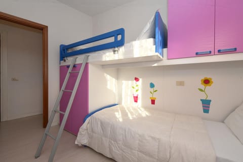 Bed, Photo of the whole room, Bedroom, bunk bed