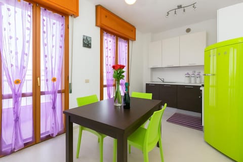 Living room, Seating area, kitchen