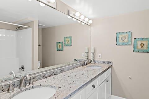 Pinnacle Port C1-602 House in Sunnyside