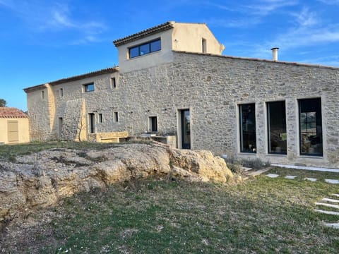 Grande Villa dans le Parc du Luberon Villa in French Riviera