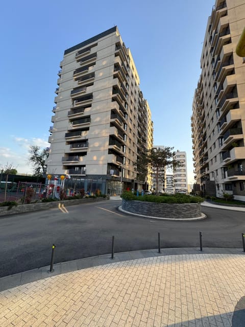 Property building, Day, Neighbourhood, City view, Street view, Location