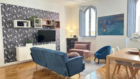 Communal lounge/ TV room, TV and multimedia, Living room, Seating area