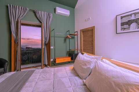 Photo of the whole room, Bedroom, air conditioner
