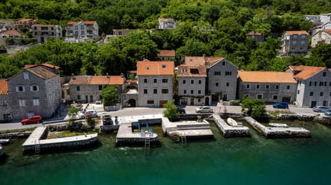 Property building, Neighbourhood, Location