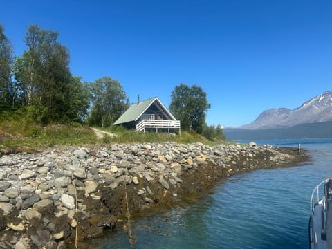 Sjursnes, Lyngen alps, Aurora borealis House in Troms Og Finnmark