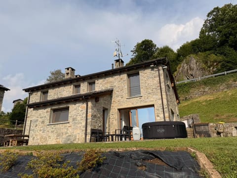 Property building, Garden, Garden view, Landmark view