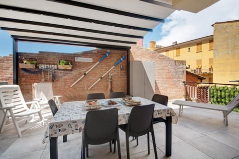 Property building, Balcony/Terrace, Living room