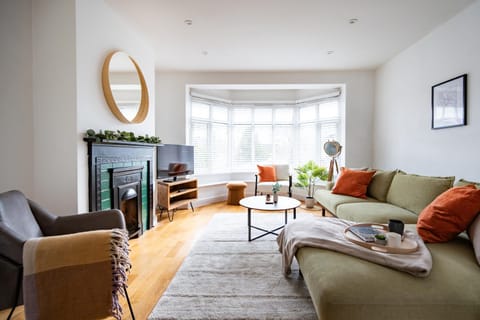 4 Bed Sheffield House with Parking leisure or contractor House in Sheffield