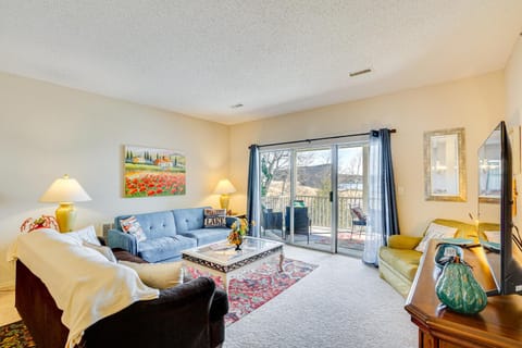 Waterfront Condo with Pool on Lake of the Ozarks Apartment in Village Four Seasons