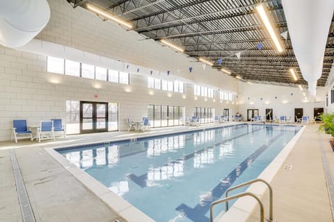 Waterfront Condo with Pool on Lake of the Ozarks Apartment in Village Four Seasons