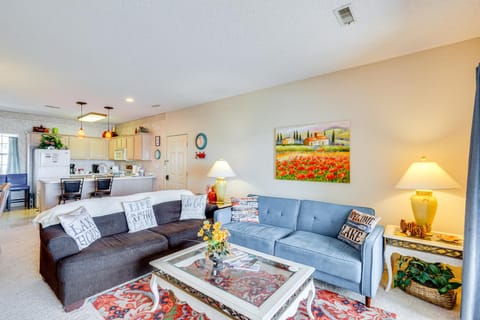 Waterfront Condo with Pool on Lake of the Ozarks Apartment in Village Four Seasons