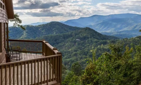 View (from property/room), Balcony/Terrace, Mountain view