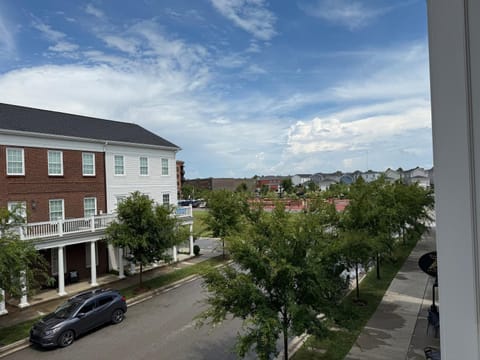 Neighbourhood, Street view