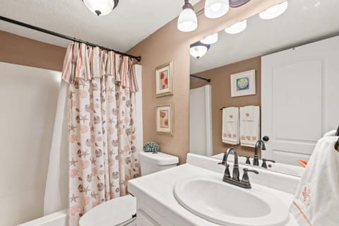 Pinnacle Port, C2-401 House in Sunnyside